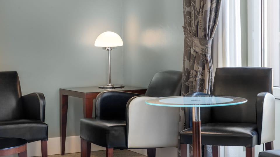 Junior Suite | In-room safe, soundproofing, iron/ironing board, free WiFi