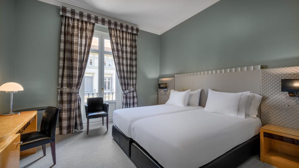 In-room safe, soundproofing, iron/ironing board, free WiFi