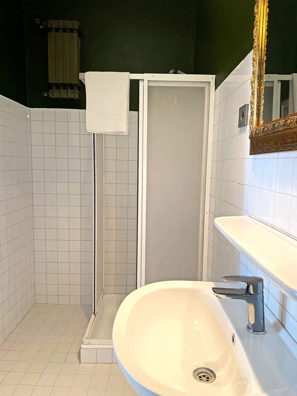 Design Room | Bathroom | Free toiletries, hair dryer, towels, soap