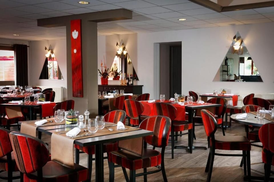 Lunch and dinner served