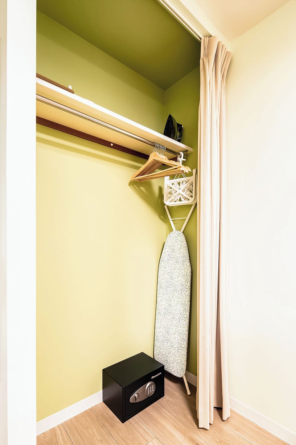 Iron/ironing board