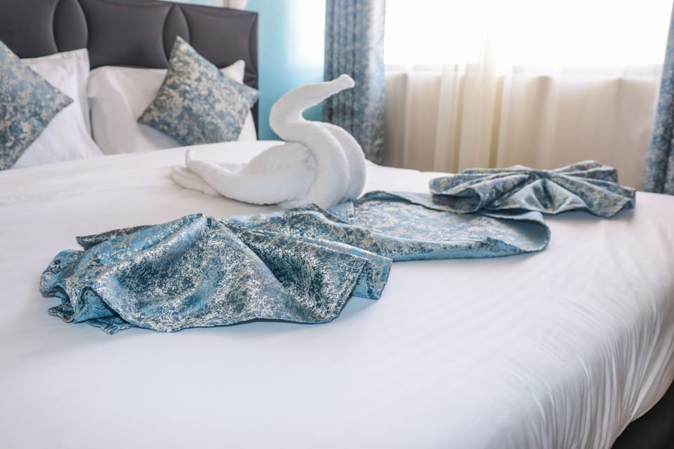 Deluxe Single Room, 1 Queen Bed | Premium bedding, desk, laptop workspace, free WiFi