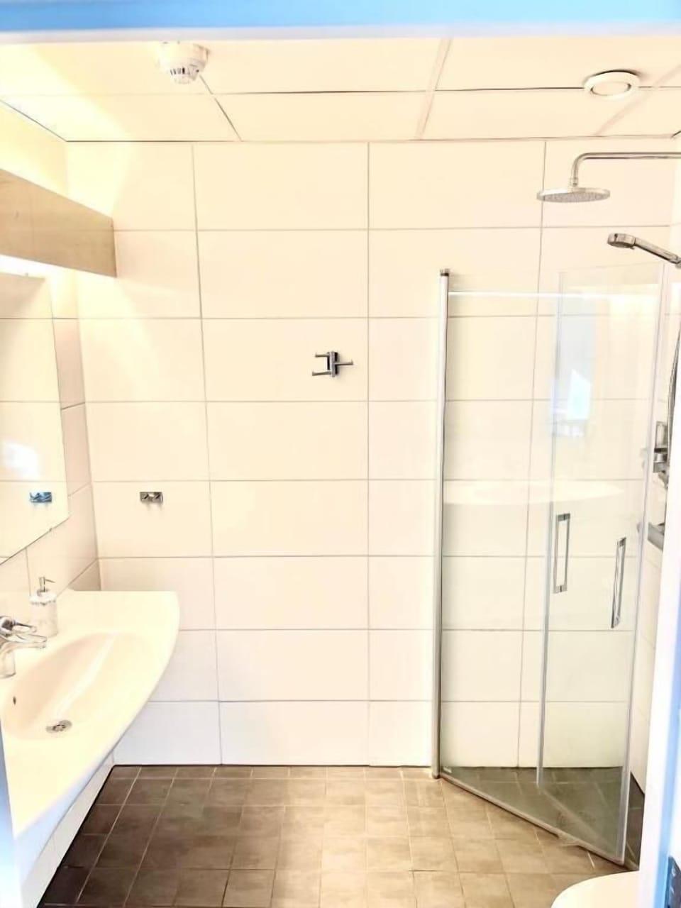 Heated floors, towels