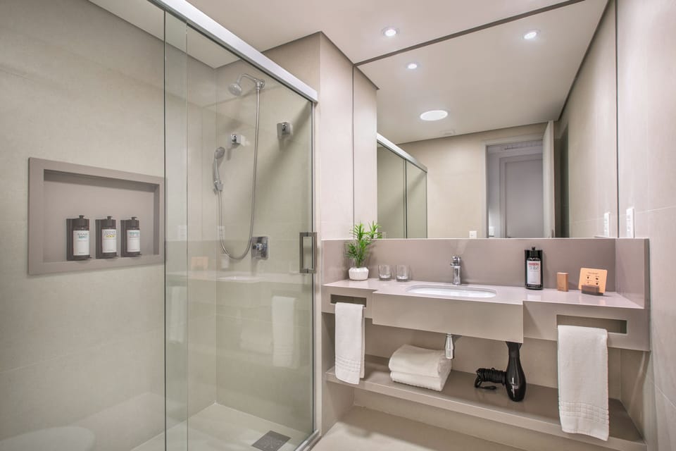 Superior Junior Suite | Bathroom | Shower, eco-friendly toiletries, hair dryer, bathrobes