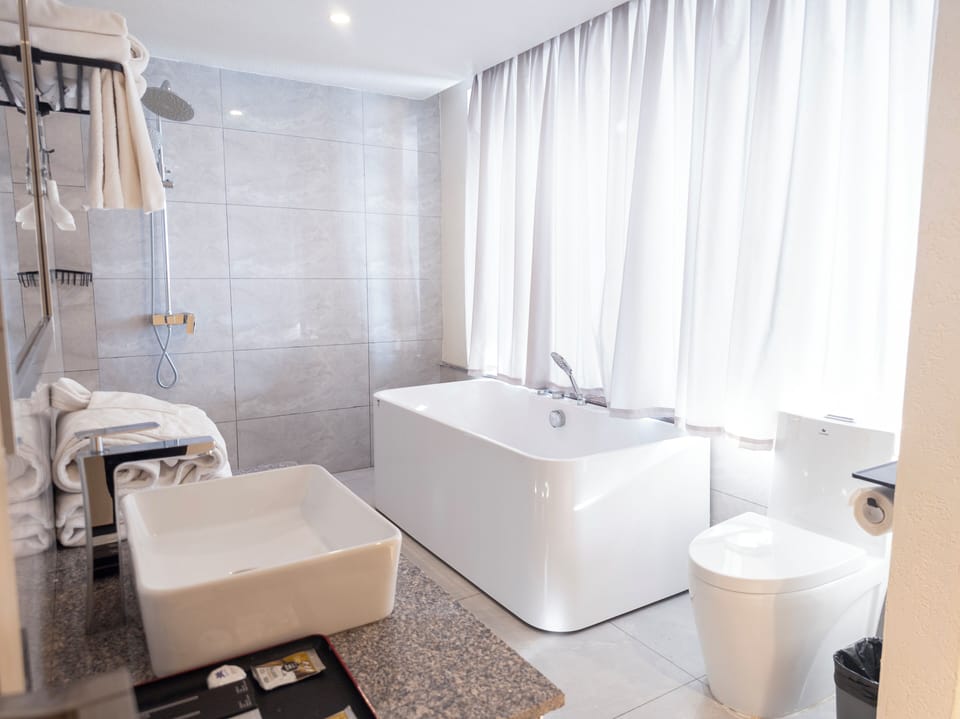 Luxury Room | Bathroom | Slippers