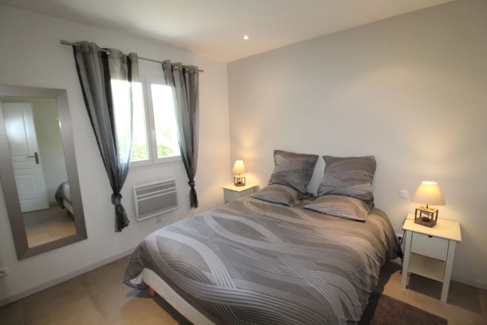 House, 2 Bedrooms, Pool Access, Garden Area (Gîte Le Néflier) | 2 bedrooms, premium bedding, iron/ironing board, free WiFi