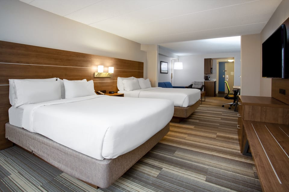 Suite, Multiple Beds (Additional Living Area) | Premium bedding, pillowtop beds, in-room safe, desk