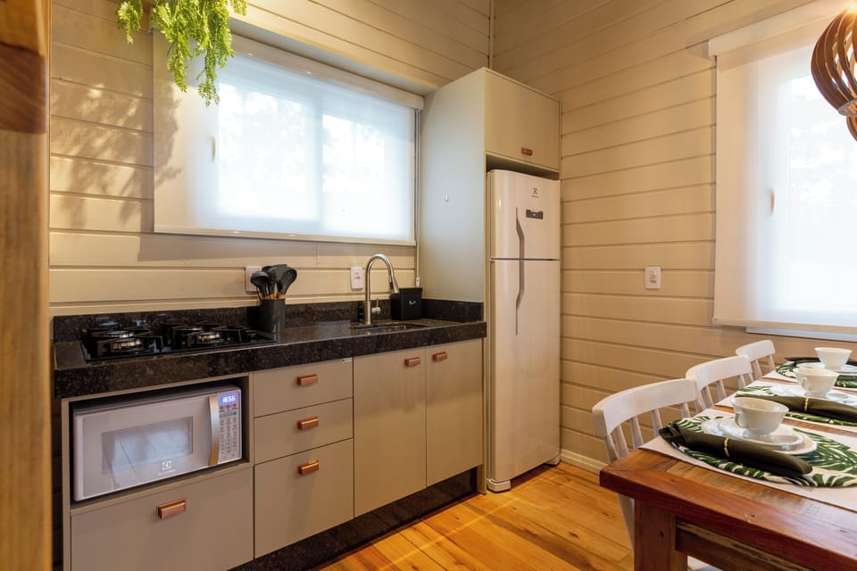 Family Cabin | Private kitchen | Fridge, microwave, stovetop, cookware/dishes/utensils