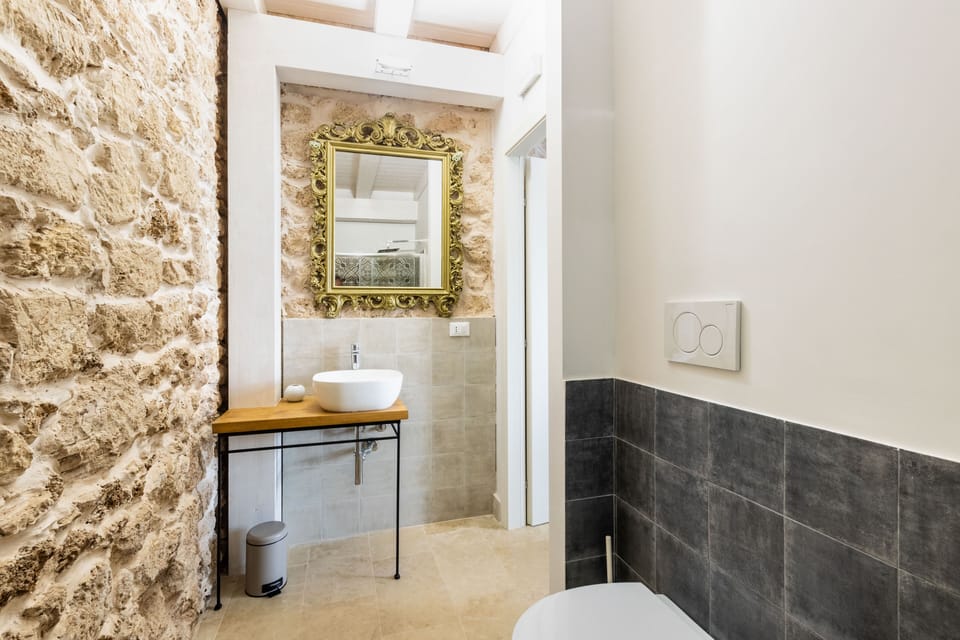 Quadruple Room | Bathroom | Free toiletries, hair dryer