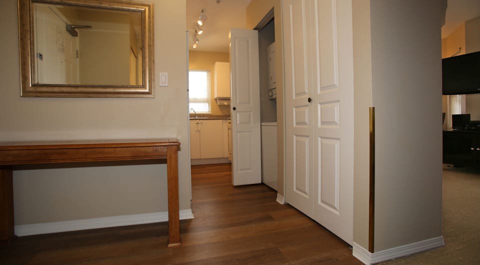 One Bedroom King | Iron/ironing board, cribs (free), WiFi (free), bed sheets