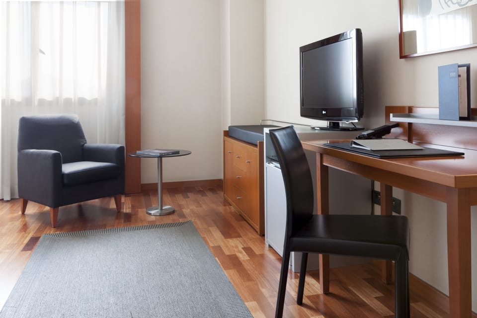 Standard Room, 1 Queen Bed | Room amenity