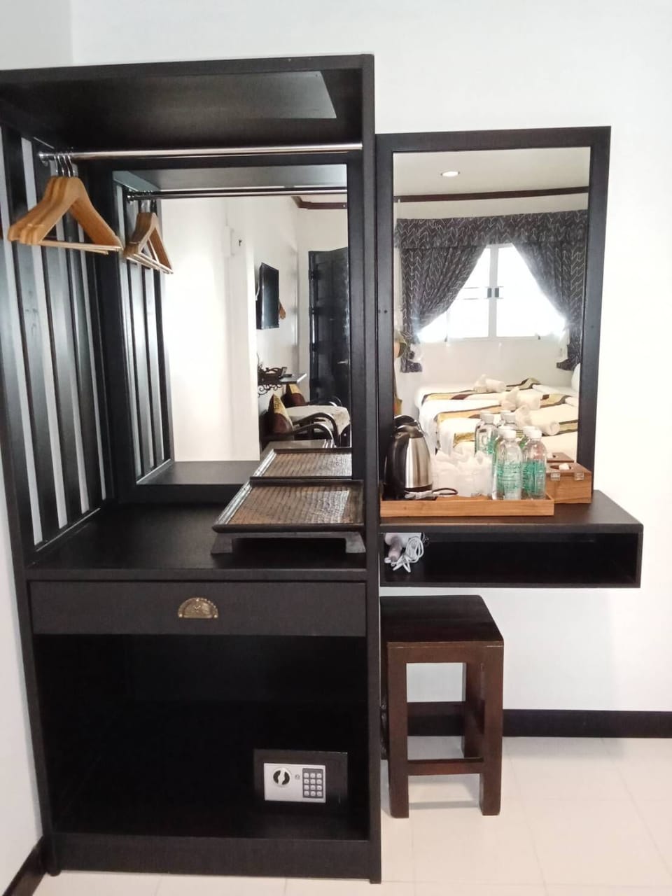 Standard Room, 1 Queen Bed | Room amenity