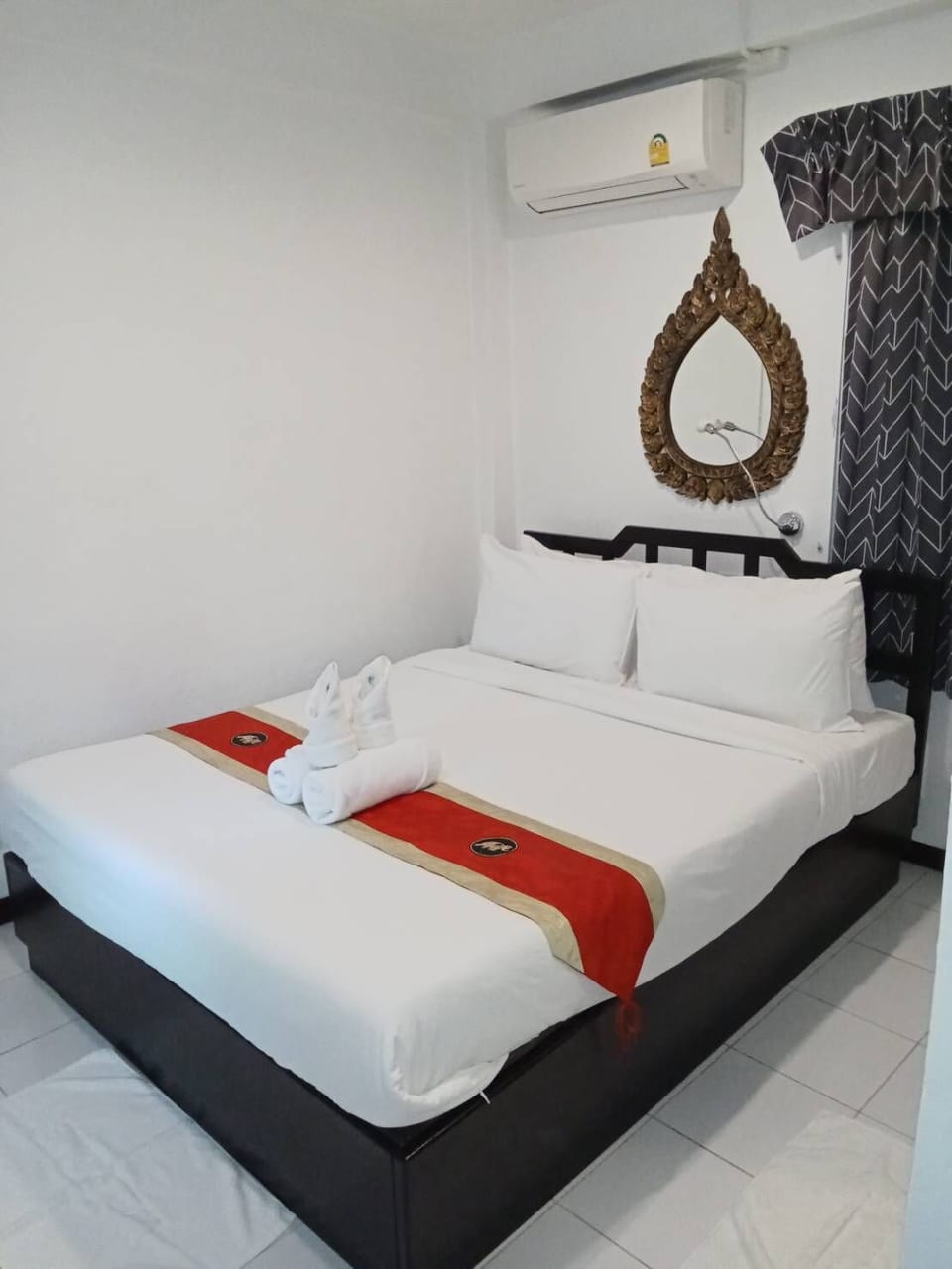 Standard Room, 1 Queen Bed | Blackout drapes, free WiFi, bed sheets