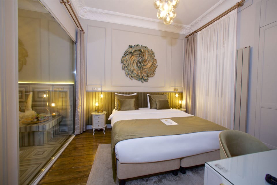 Deluxe Room, Non Smoking, Balcony | Premium bedding, minibar, in-room safe, blackout drapes