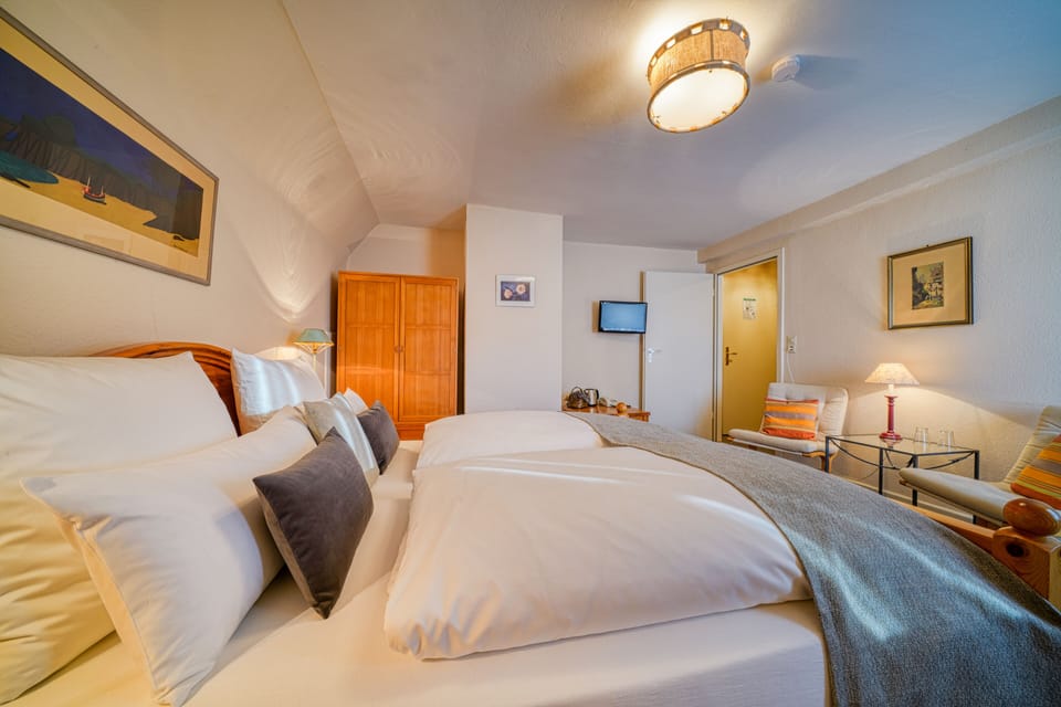 Double Room | Free WiFi, bed sheets