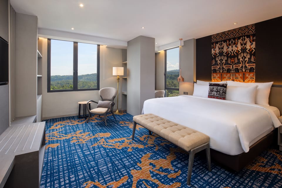 Executive Room | Desk, laptop workspace, WiFi (free), bed sheets