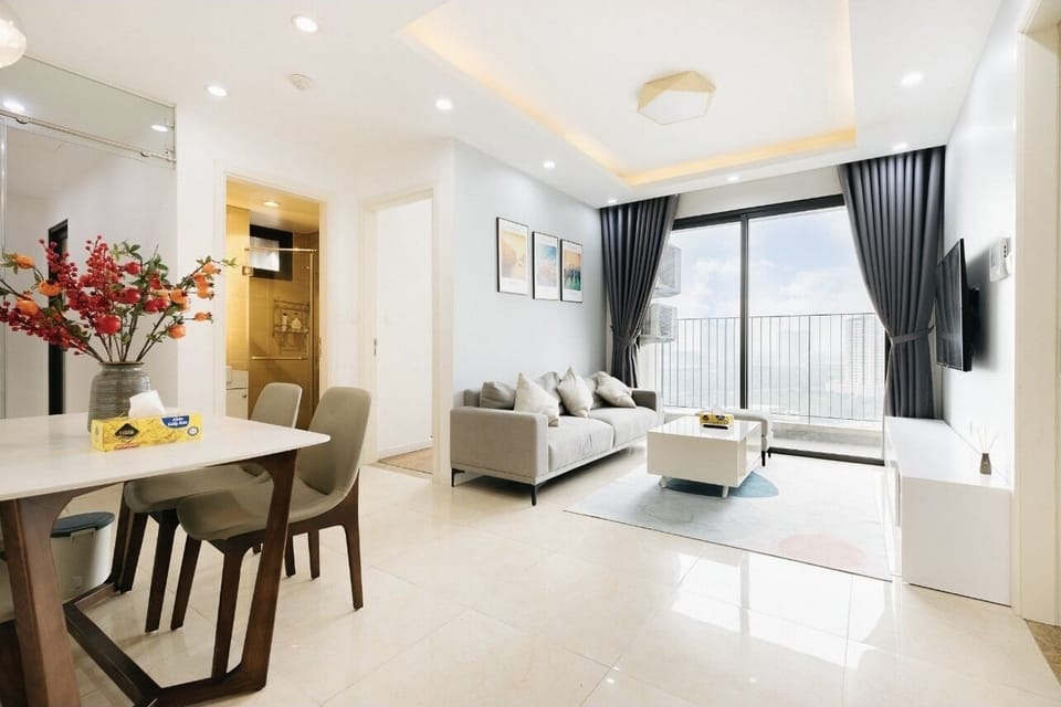 Luxury Apartment, 2 Bedrooms | Desk, laptop workspace, blackout drapes, soundproofing
