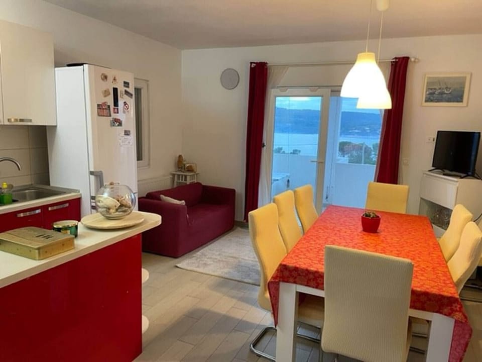 Apartment, 2 Bedrooms, Smoking, Balcony | Interior