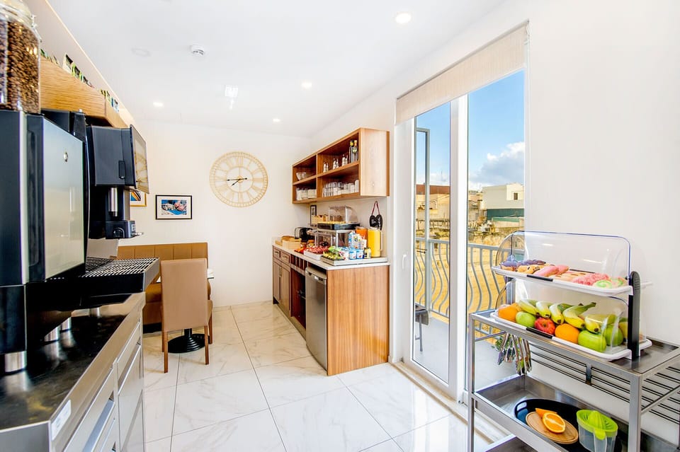 Free daily continental breakfast