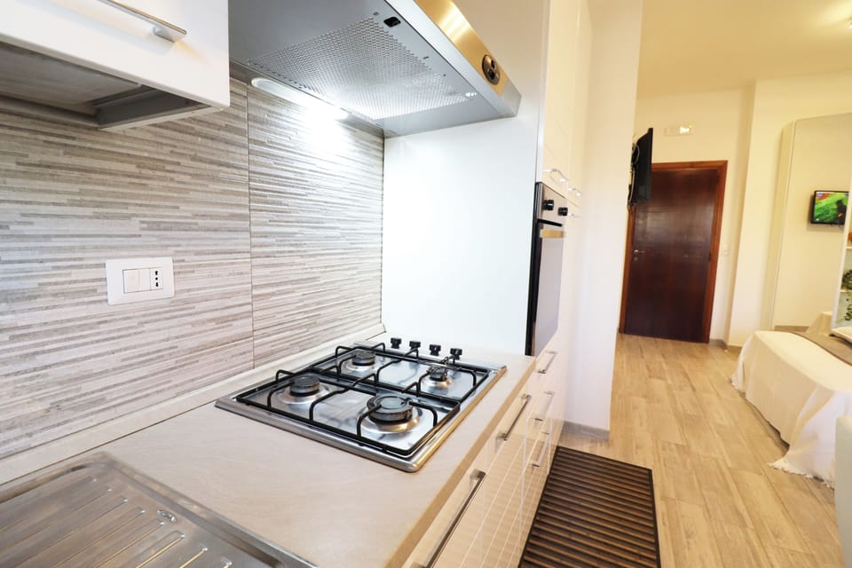 House, 1 Bedroom, City View | Private kitchen