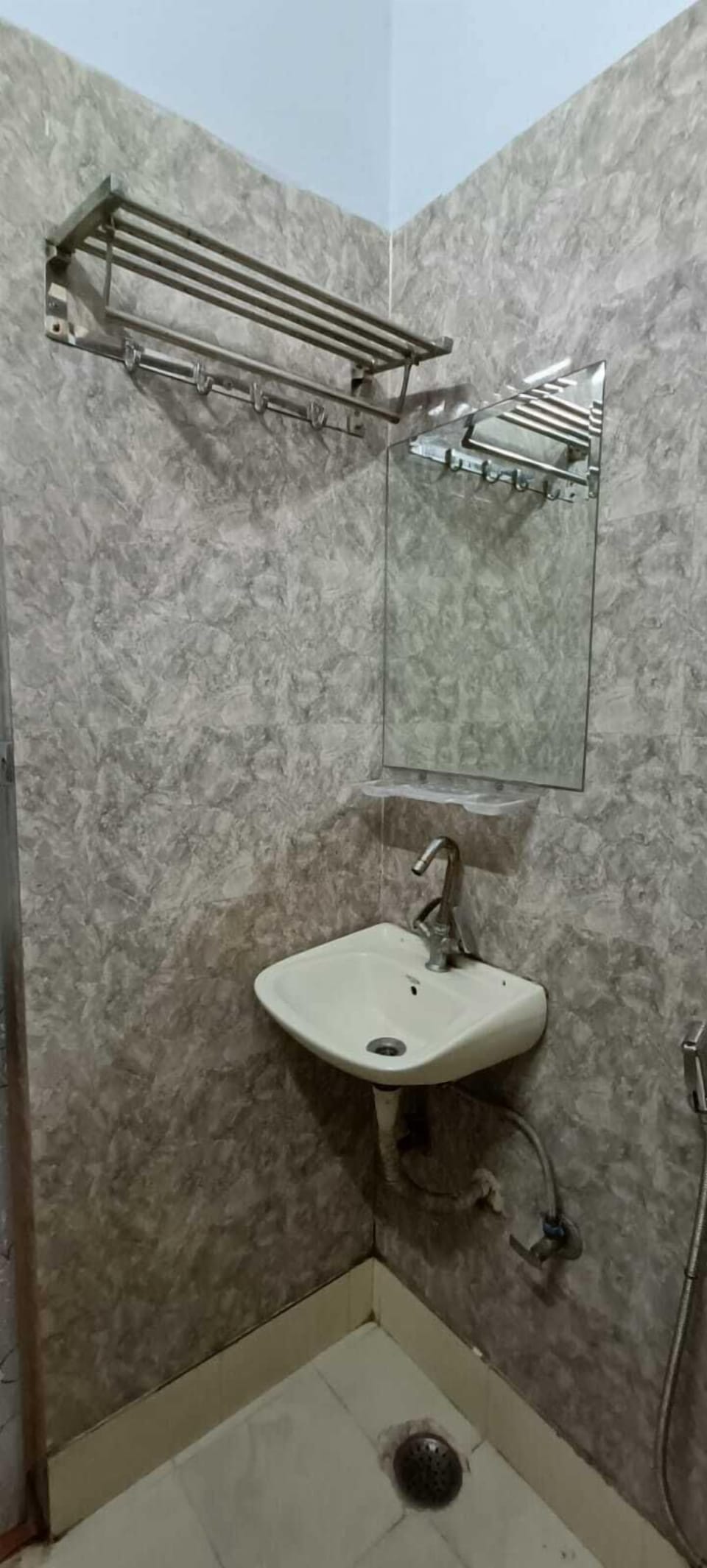 Deluxe Double Room | Bathroom | Free toiletries, bidet