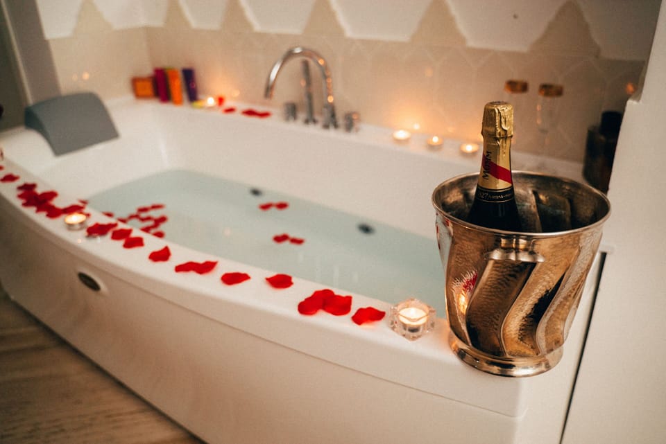 Exclusive Studio Suite | Private spa tub