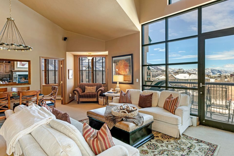 Condo, 3 Bedrooms | Living area