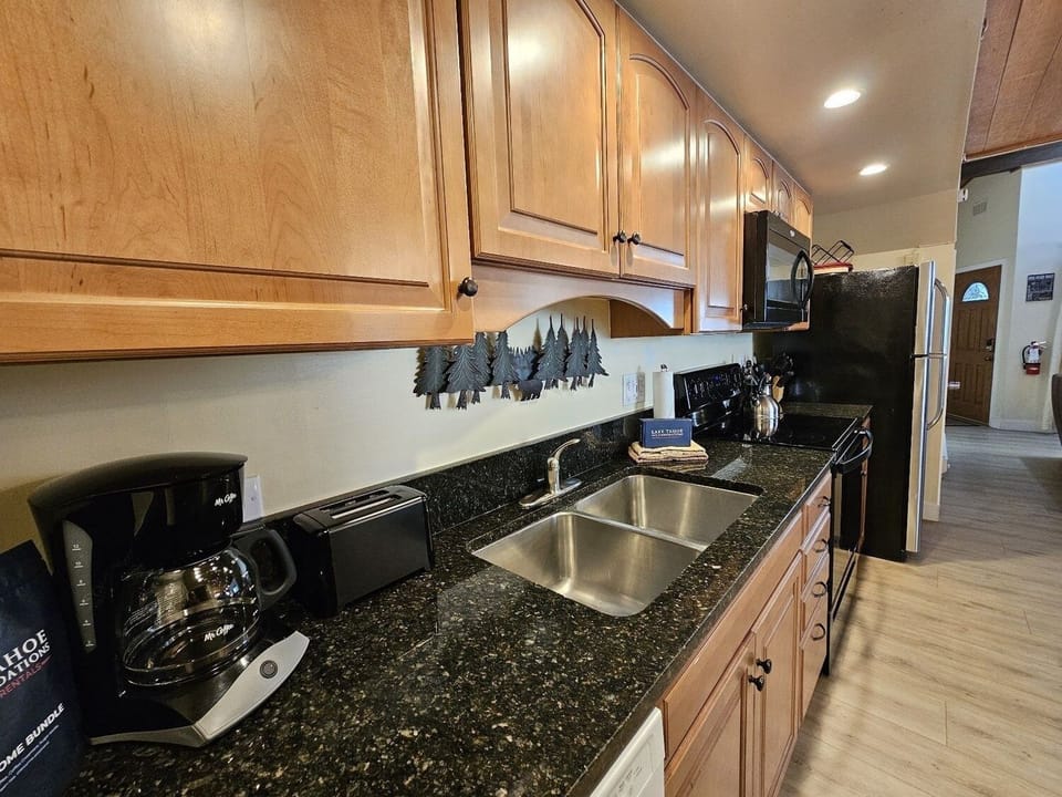 Condo, 4 Bedrooms | Private kitchen | Coffee/tea maker, fridge, toaster