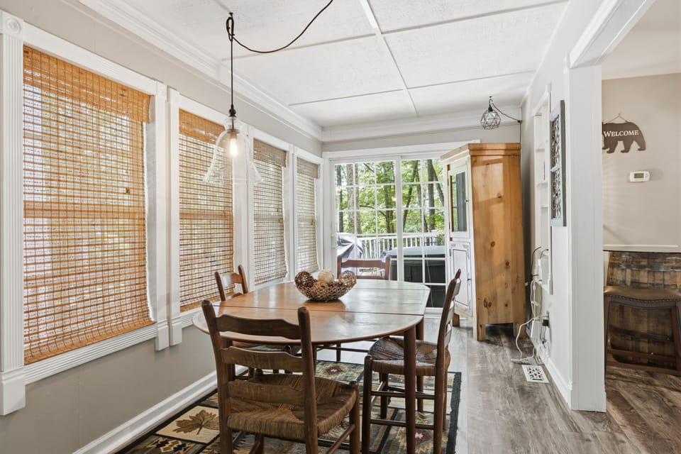 Chalet, 1 Bedroom | Dining