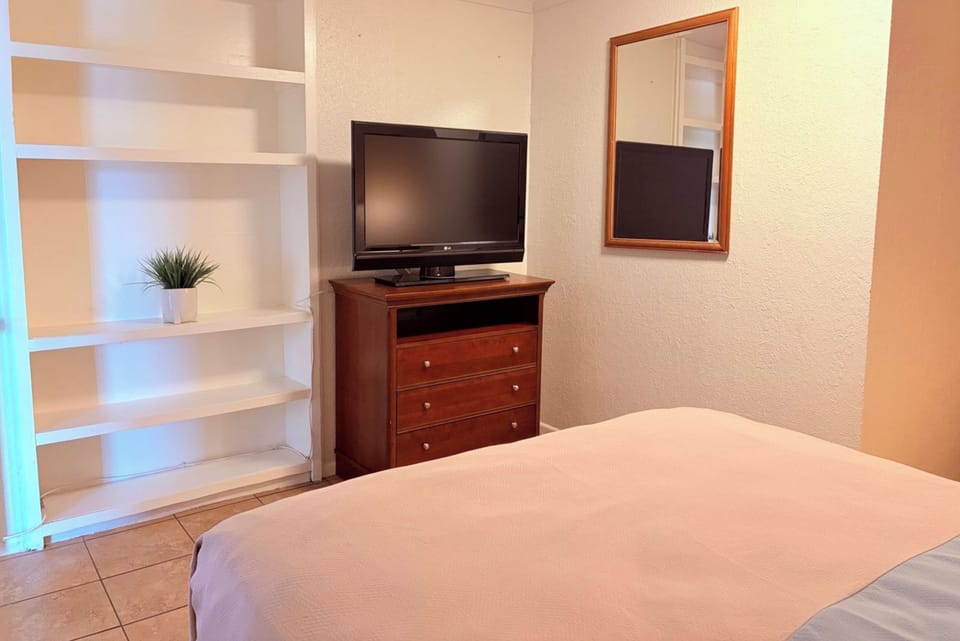 Room, Non Smoking, Kitchenette (3 Full Beds) | Desk, free WiFi, bed sheets