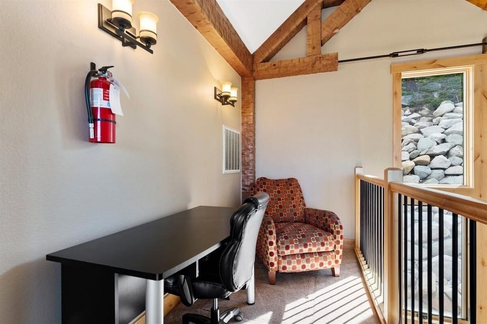 House, 5 Bedrooms | Interior