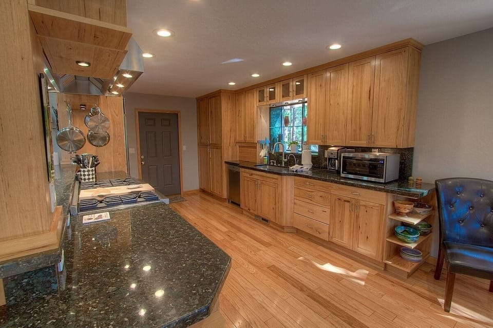 House, 4 Bedrooms | Private kitchen | Fridge, coffee/tea maker, toaster