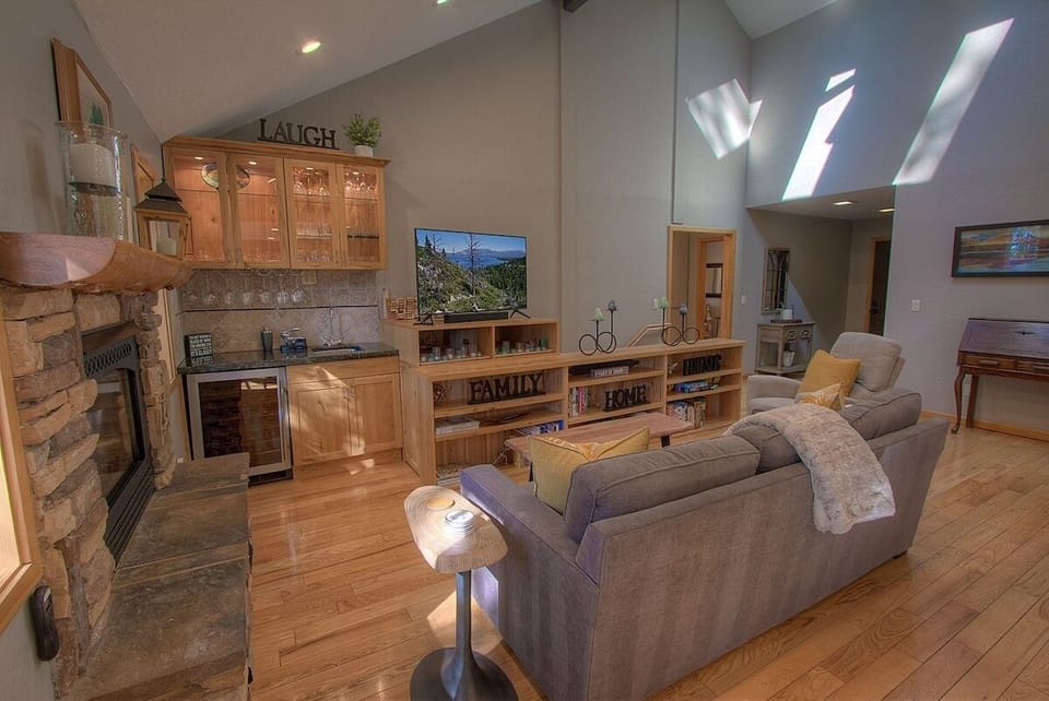 House, 4 Bedrooms | Living area