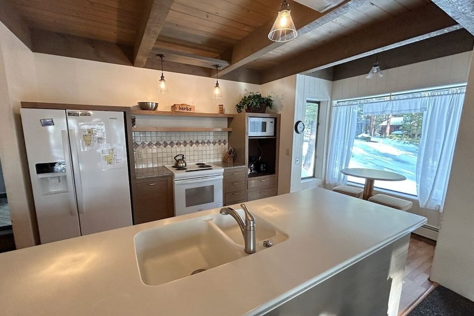 House, 3 Bedrooms | Private kitchen | Fridge, coffee/tea maker, toaster