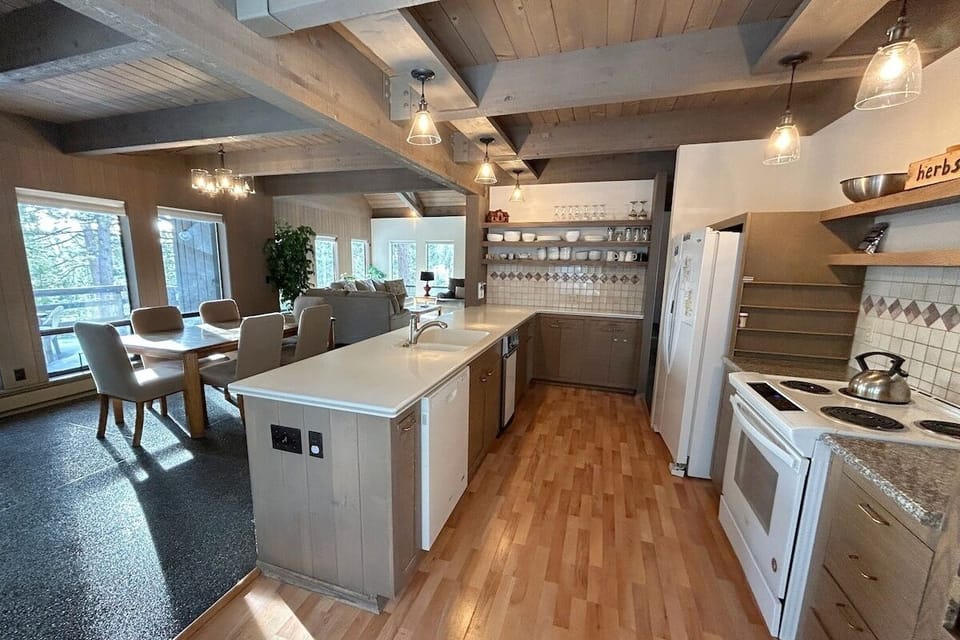 House, 3 Bedrooms | Private kitchen | Fridge, coffee/tea maker, toaster