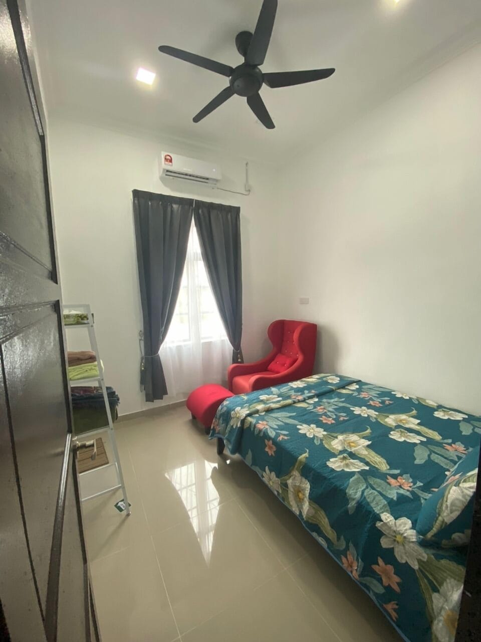 4 bedrooms, iron/ironing board