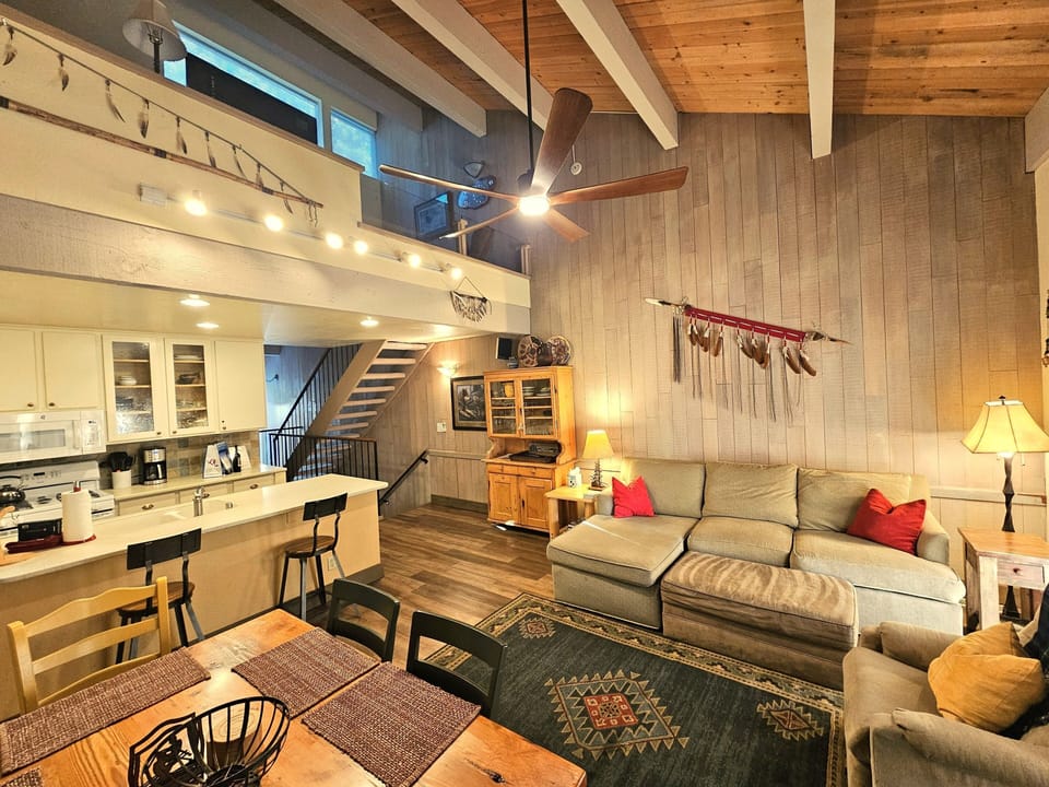 Condo, 3 Bedrooms | Living area | Smart TV