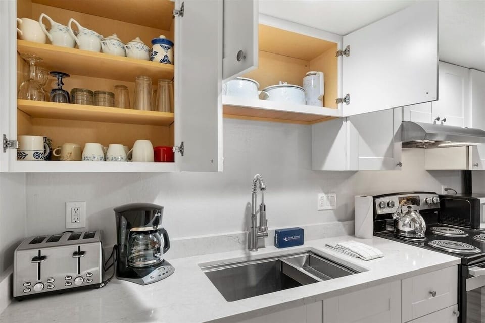 Condo, 3 Bedrooms | Private kitchen | Fridge, coffee/tea maker, toaster