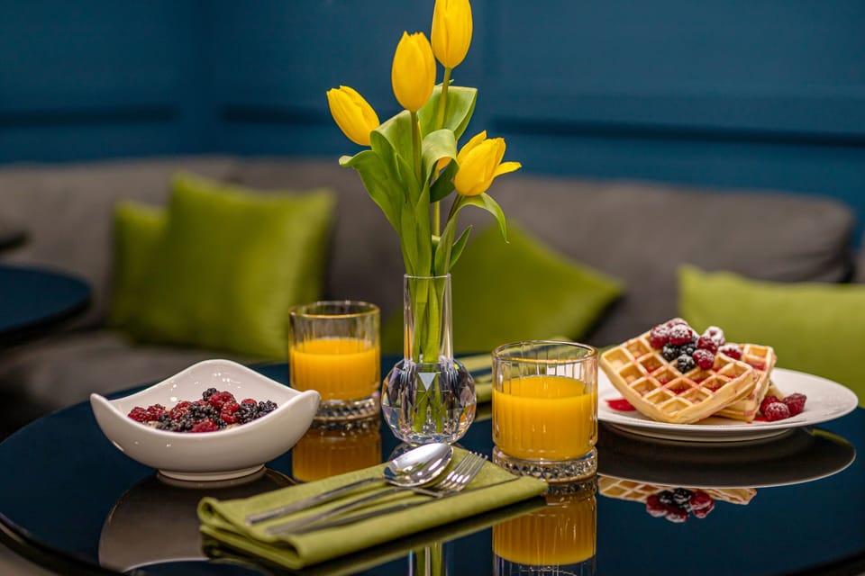 Daily buffet breakfast for a fee