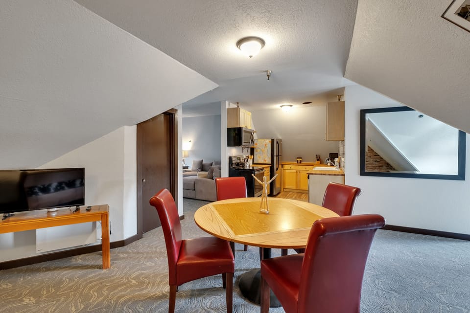 Premium Loft | In-room dining