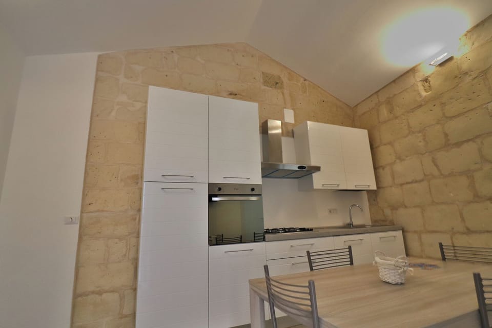 House, 2 Bedrooms, City View | Private kitchen