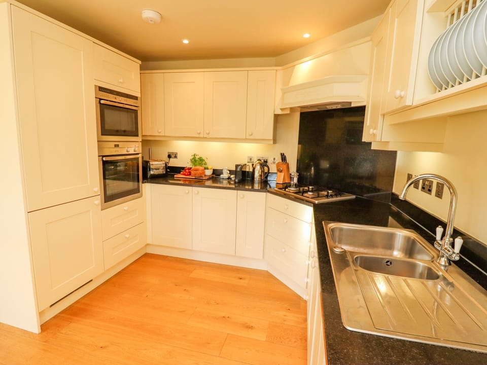 Fridge, dishwasher, cookware/dishes/utensils