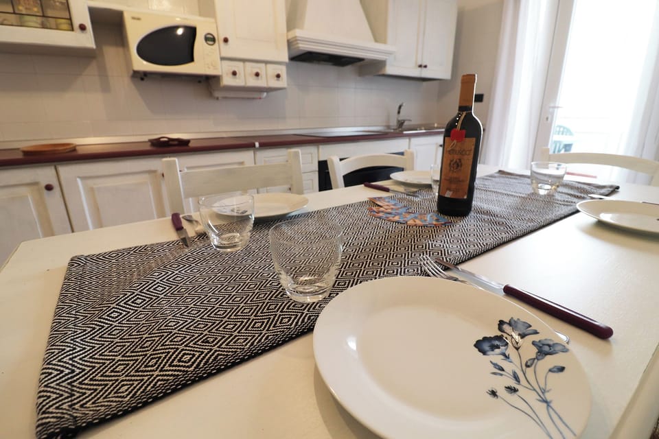 House, 2 Bedrooms, Balcony, City View | Dining