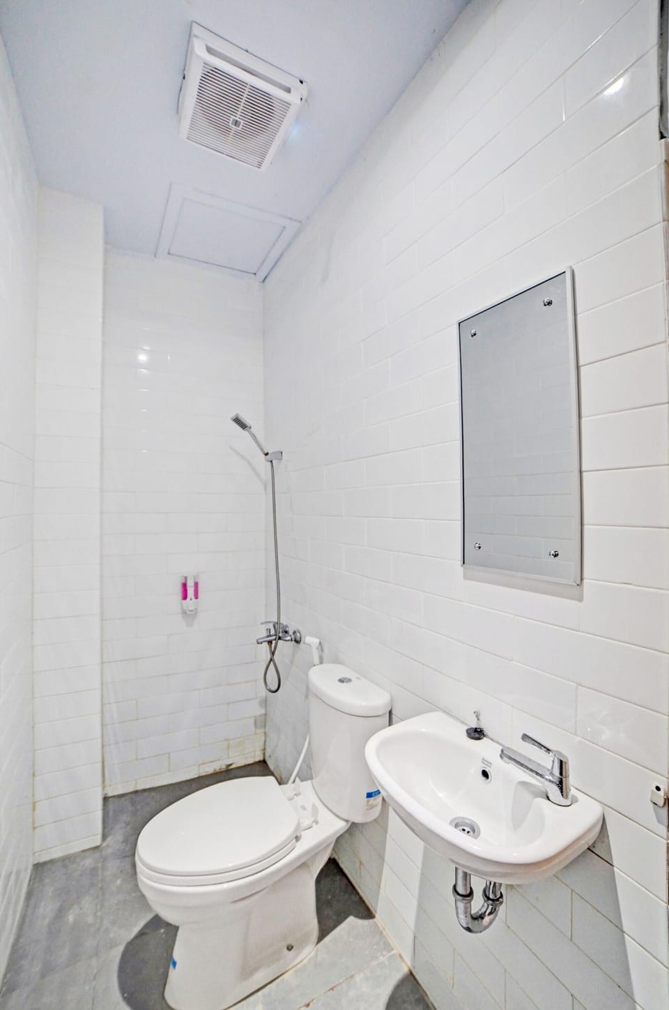 Shower, rainfall showerhead, towels, toilet paper