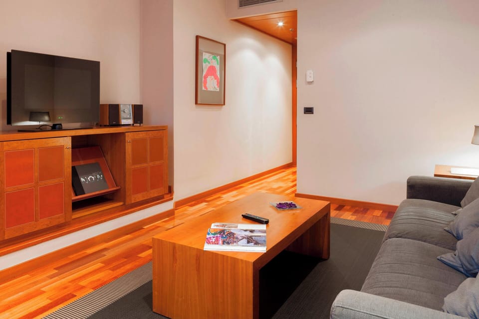 Minibar, in-room safe, desk, laptop workspace