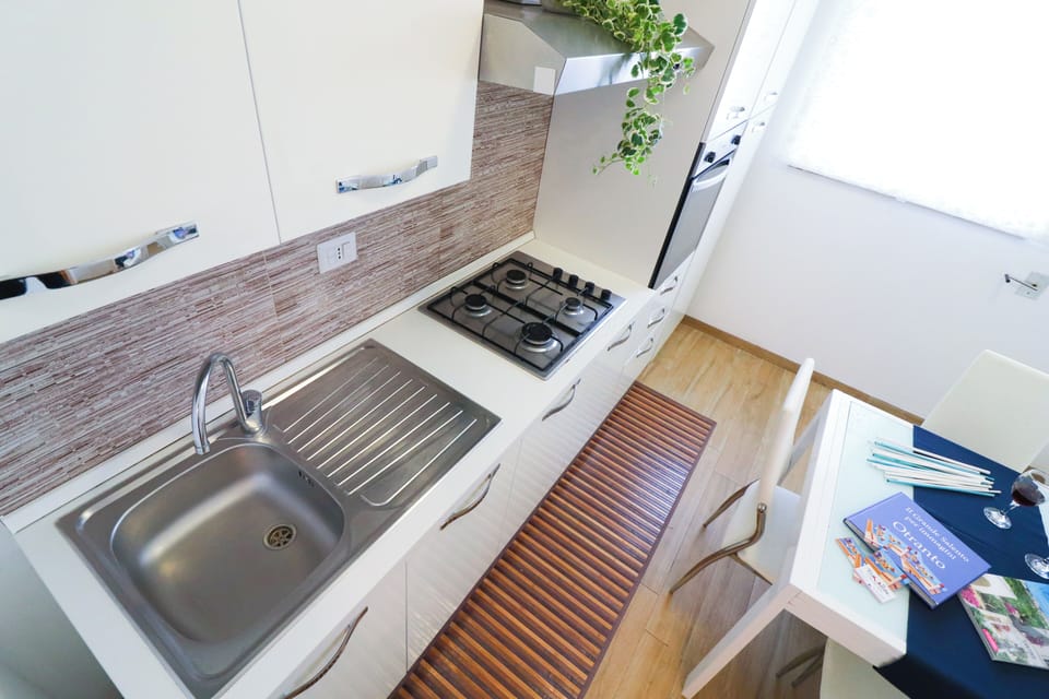 House, 1 Bedroom, City View | Private kitchen
