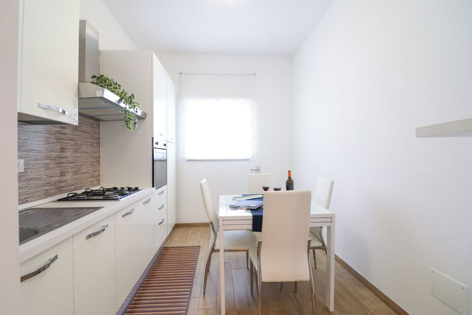 House, 1 Bedroom, City View | Private kitchen