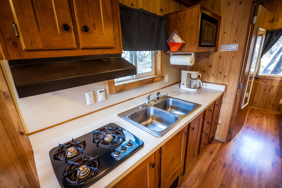 Coffee/tea maker, fridge, microwave