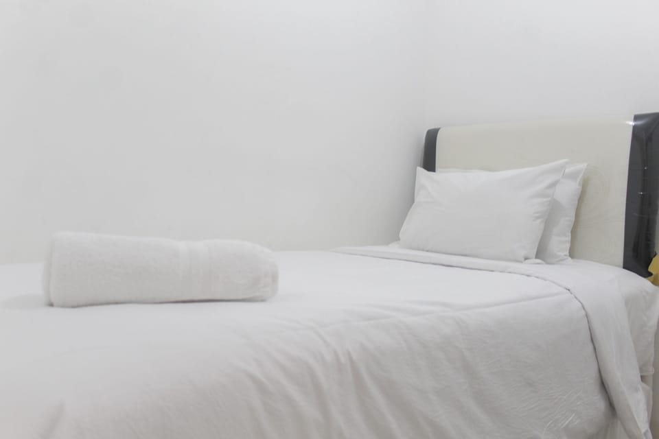 Deluxe Apartment, 2 Bedrooms | 2 bedrooms, individually decorated, individually furnished, free WiFi