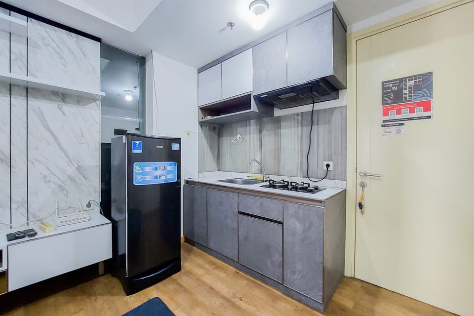 Deluxe Apartment, 3 Bedrooms | Private kitchen | Full-size fridge, stovetop